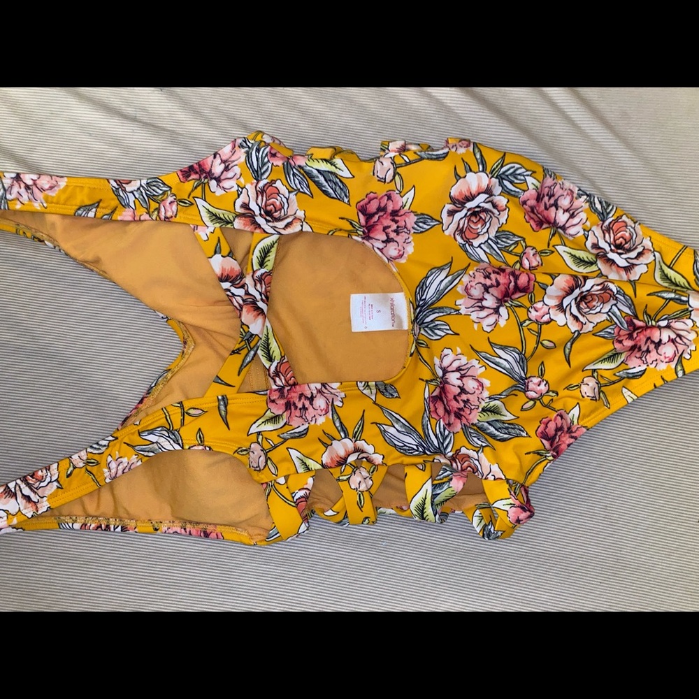 One piece swimsuit - Picture 2 of 4